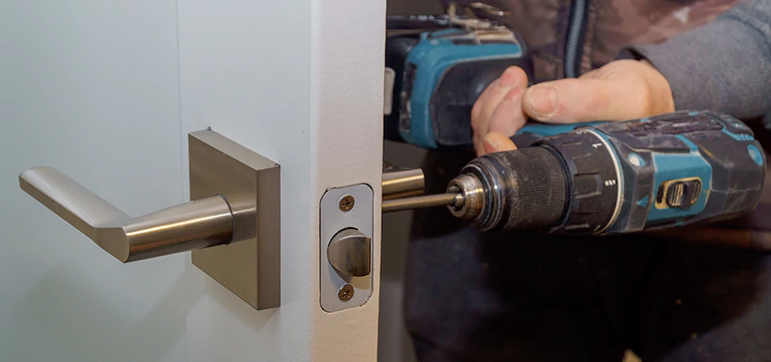 Broken Door Handle Lock Repair in Azusa, California